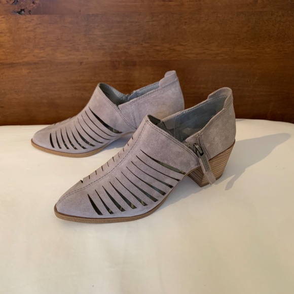 1.State Arnet Taupe Leather Cutout Ankle Booties Size 6M - Picture 3 of 16